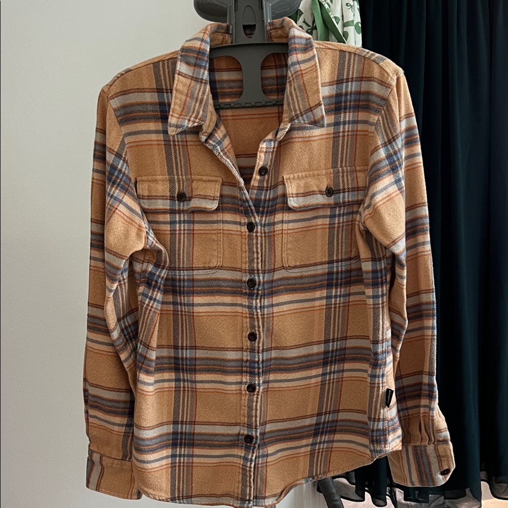 Patagonia plaid flannel button up